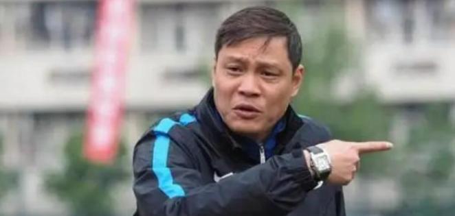 伊万下课四天不到！新帅定了，名记曝两大名帅2选1，带队战东亚杯