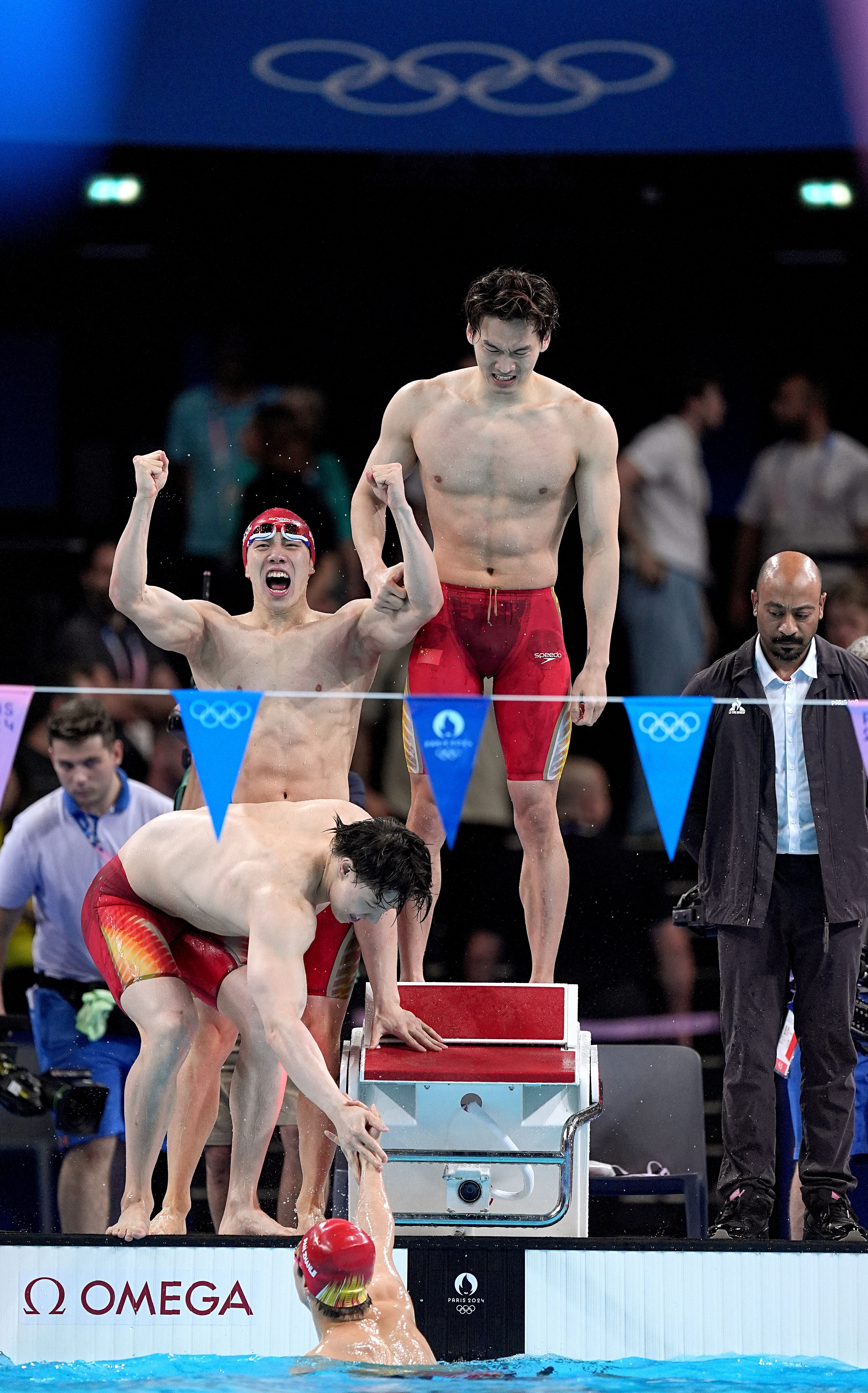 包含世锦赛男子4x200米自由泳接力预赛：中国队第六晋级决赛的词条